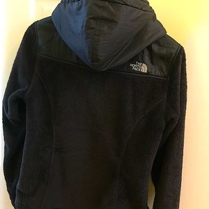 North Face fuzzy fleece jacket with a hood. size S, in black, good condition.